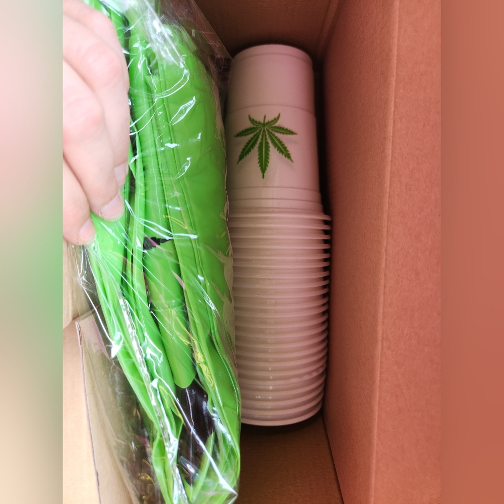 Pot leaf inflatable beer pong set - Picture 2 of 9